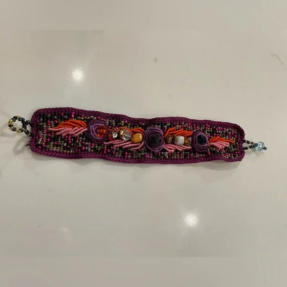 Embroidered bracelet - Picture 2 of 3